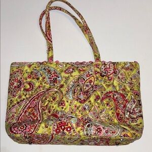 VERA BRADLEY SMALL QUILTED TOTE BAG GREEN PAISLEY DESIGN PINK DETAIL ON TOP